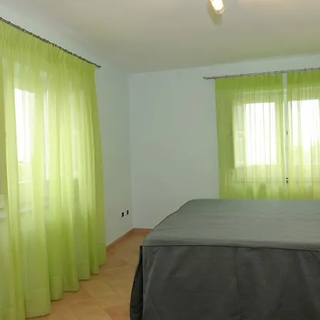 Giulia Apartahotel