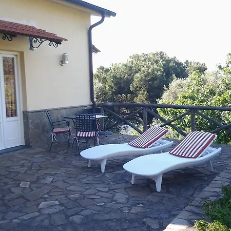 Giulia * SantʼAgata sui Due Golfi