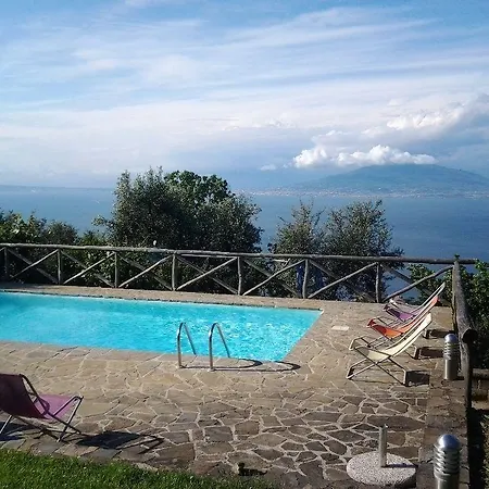 Giulia Apartahotel