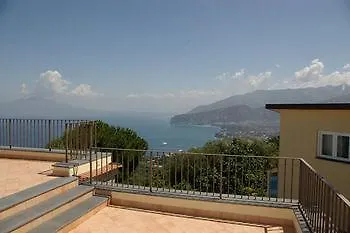 Giulia SantʼAgata sui Due Golfi