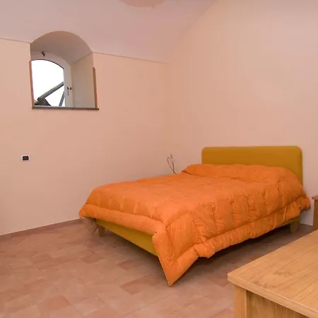 Giulia * SantʼAgata sui Due Golfi