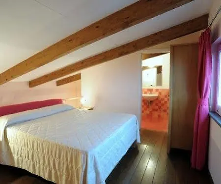 Giulia Apartahotel *